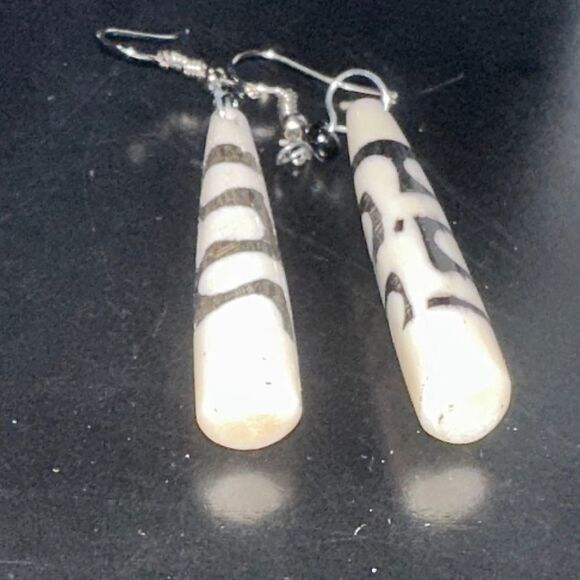 NWOT African Bone Round Teardrop Dangling Earrings - Picture 3 of 6